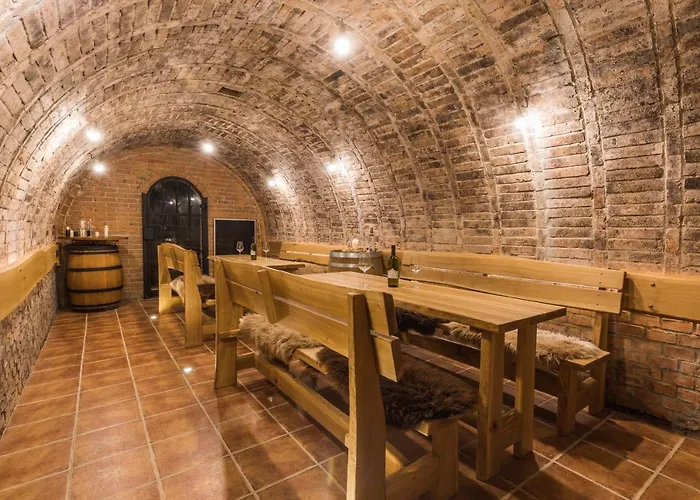 Vinoza - Ubytovani A Vinny Sklep V Moravskem Toskansku