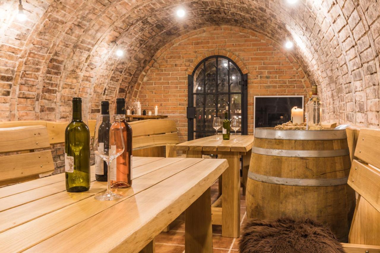 Vinoza - A Vinny Sklep V Moravskem Toskansku *